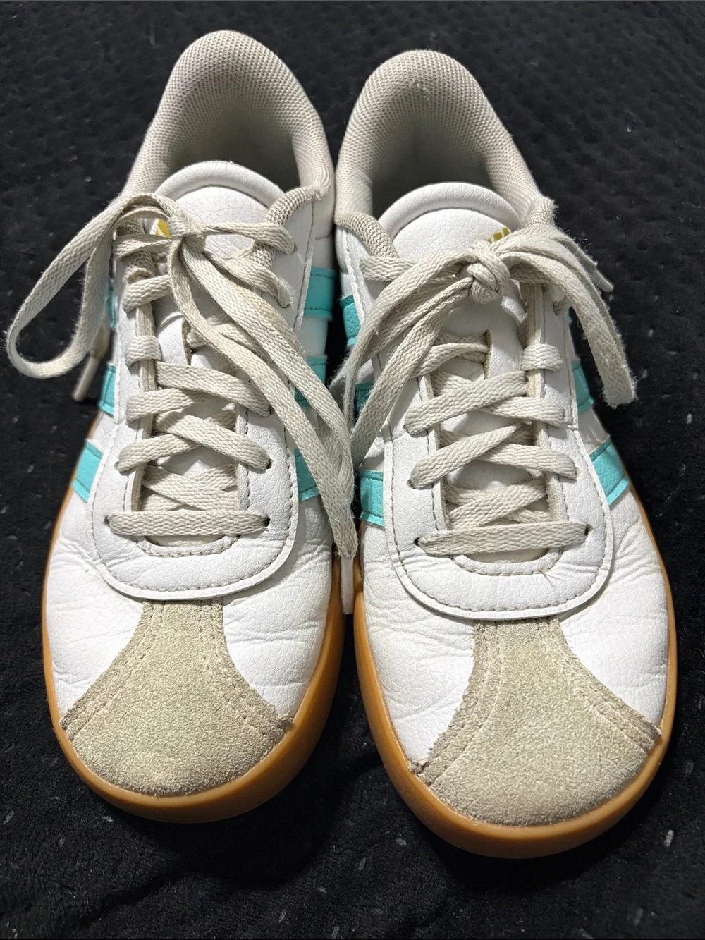 adidas Kids White Sneakers Teal Stripes and Gum Sole girls size 2 vl court 3.0